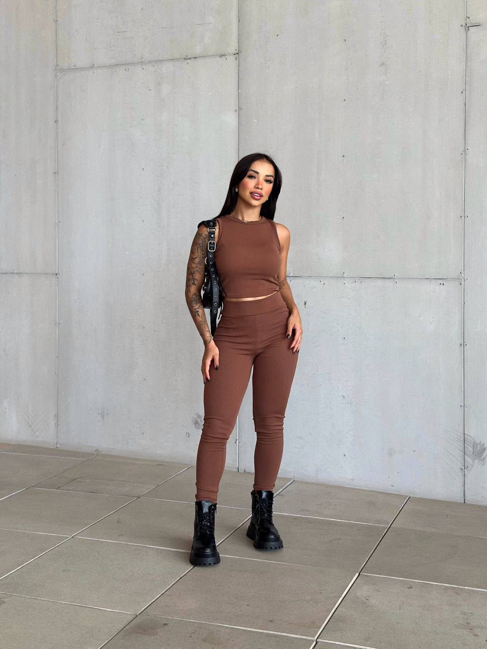 CONJUNTO GRINGA RIBANNA CANELADO